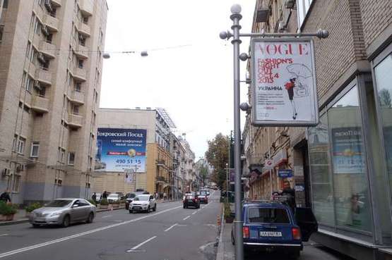 Фото рекламної площини за адресою Михайлівська вул. - Трьохсвятительська вул., 2;  кафе "Double Coffee"