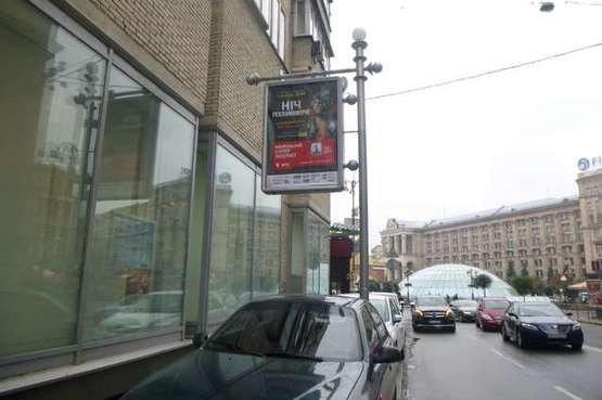 Фото рекламної площини за адресою Михайлівська вул. - Трьохсвятительська вул., 2;  кафе "Double Coffee"