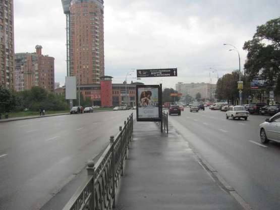 Фото рекламної площини за адресою Лесі Українки бульв., 28 (магазин "Спортмайстер" (асф. розподільник) ;  №4 ((2-скрол))