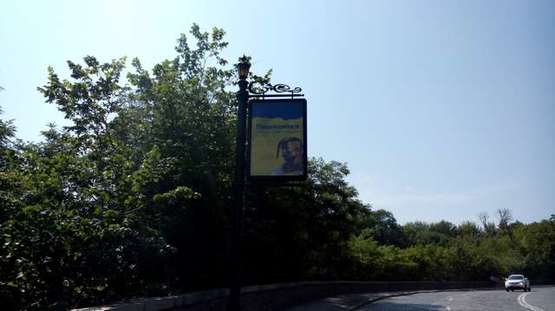 Фото рекламної площини за адресою Володимирський узвіз, №26 - на опорі 3м - №10/2