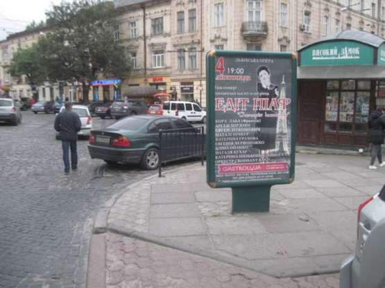 Фото рекламної площини за адресою Шпитальна вул., 1