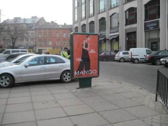 Фото рекламної площини за адресою Шпитальна вул., 1