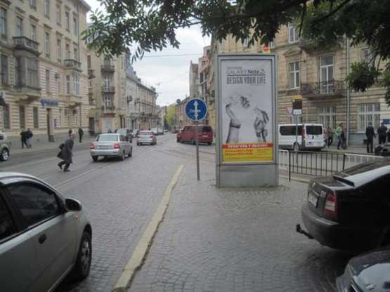 Фото рекламной плоскости по адресу Соборна пл., 9 - Винниченка вул.