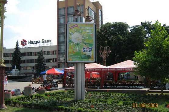 Фото рекламної площини за адресою Незалежності вул., 3 (Пешеходная зона)