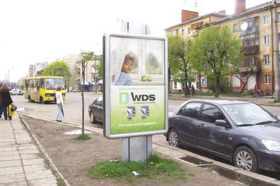 Фото рекламной плоскости по адресу Незалежності вул., 48