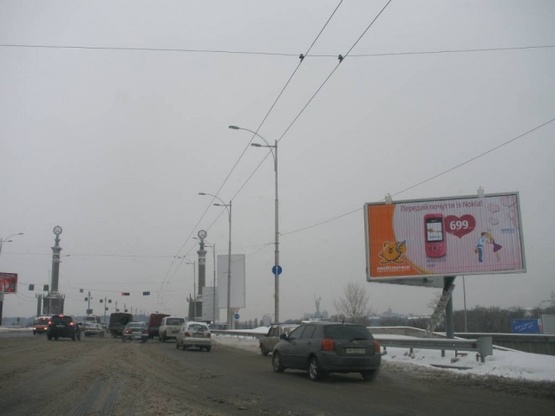 Фото рекламної площини за адресою Воссоединения проспект / Русановская Набереж.