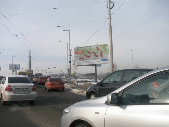 Фото рекламної площини за адресою Воссоединения проспект / Русановская Набереж.