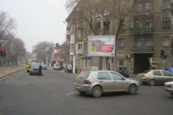 Фото рекламної площини за адресою Мала Арнаутська вул. - Старопортофранківська вул. - Богдана Хмельницького вул. (№1)