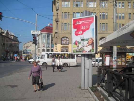 Фото рекламной плоскости по адресу Вячеслава Чорновола просп., 1 - Торгова вул.