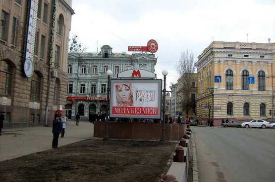 Фото рекламной плоскости по адресу Конституції пл., 21 (№1)