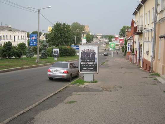 Фото рекламної площини за адресою Бурсацький узвіз, 4/6