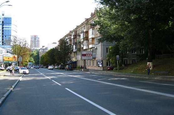 Фото рекламной плоскости по адресу Кловський узвіз, 10 (ресторан "Караван") (№3 - в напр. вул. Мечникова )