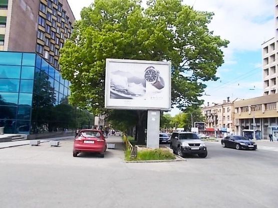 Фото рекламной плоскости по адресу Соборный пр., Героев пл. ЦЕНТРАЛЬНАЯ ЗОНА. (Гостинница "Intourist" к "Альфа-Банк"и "Нова Пошта")
