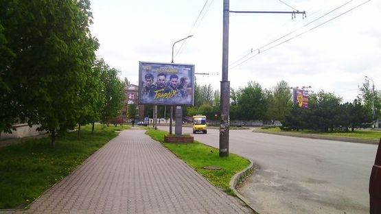 Фото рекламной плоскости по адресу Металлургов пр.,25 ЦЕНТРАЛЬНАЯ ЗОНА. Городской ОВИР.