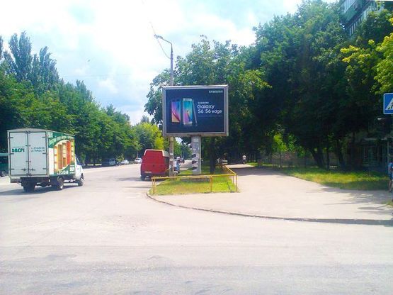 Фото рекламной плоскости по адресу Школьная ул.-Украинская ул. ЦЕНТРАЛЬНАЯ ЗОНА