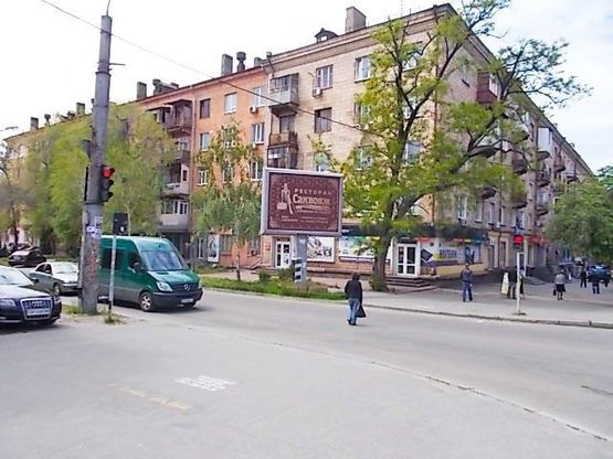 Фото рекламної площини за адресою Новицкого ул.,8 - Соборный пр. ЦЕНТРАЛЬНАЯ ЗОНА (100 м. к Кинотеатру им.Довженко)