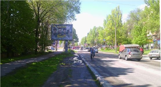 Фото рекламной плоскости по адресу Гагарина ул.,1 - Соборный пр.ЦЕНТРАЛЬНАЯ ЗОНА (напротив отделения "Нова Пошта",к магазинам "Апельмон", "Yves Rocher" , "Watsons")