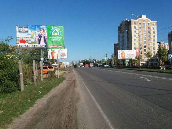 Фото рекламной плоскости по адресу Святопетровское, ул.Белогородская, напротив ЖК "Петровский Квартал"