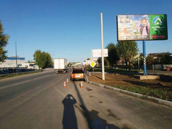 Фото рекламної площини за адресою Святопетровское, ул.Белогородская,возле остановки напротив "Доброволец"