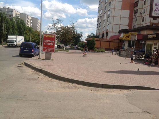 Фото рекламной плоскости по адресу вул.Жовтнева 22, возле магазина Кулиничи