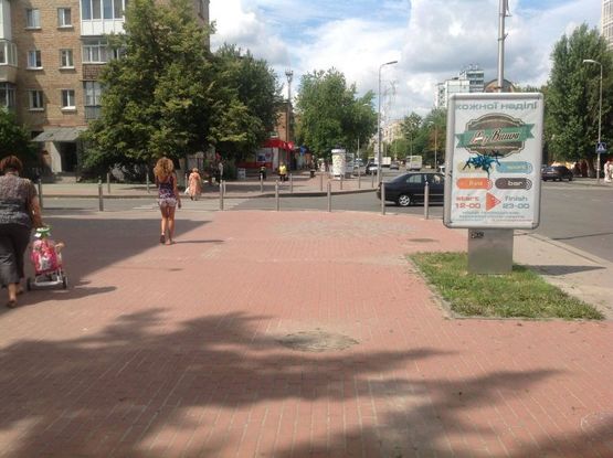 Фото рекламної площини за адресою вул.Жовтнева 20/Зеленая 12, перекресток