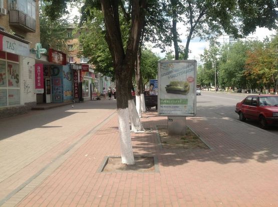 Фото рекламної площини за адресою вул.Жовтнева 16, напротив магазина Алло