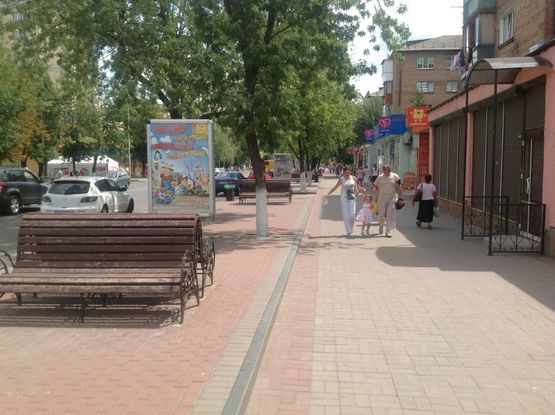 Фото рекламної площини за адресою вул.Жовтнева 14, магазин Золотой Век