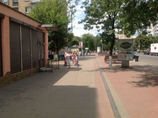 Фото рекламної площини за адресою вул.Жовтнева 14, магазин Золотой Век