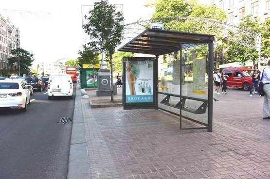 Фото рекламной плоскости по адресу Хрещатик вул., №7