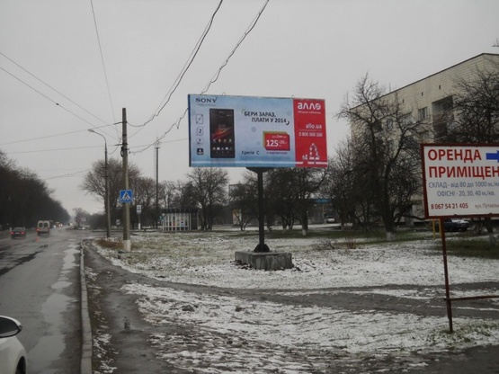 Фото рекламной плоскости по адресу Белопольское шоссе, 38, (рядом салон "Toyota", "In-Time", АЗС "ANP"), направл. из центра города