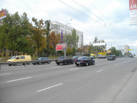 Фото рекламной плоскости по адресу бул. Дружбы Народов,17, напротив суп-та Новус