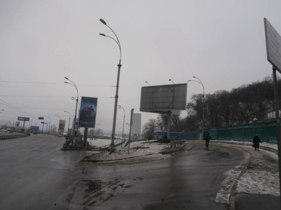 Фото рекламной плоскости по адресу Дружбы Народов бульвар  / развязка моста Патона  (съезд  на Надднепрянское шоссе)