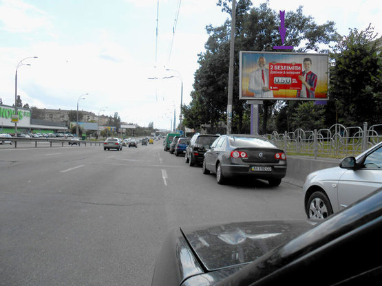 Фото рекламной плоскости по адресу бул. Дружбы Народов,17, напротив суп-та Новус