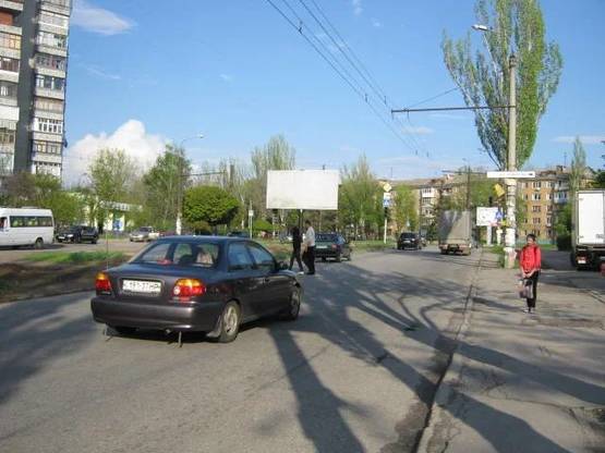 Фото рекламной плоскости по адресу 062_Парамонова д 10 / ул Комарова  (по догоге на космос)