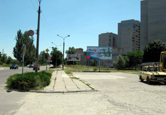 Фото рекламной плоскости по адресу Дружбы Народов пр. - Строителей (автостоянка)