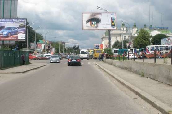 Фото рекламной плоскости по адресу Привокзальна пл. - Залізнична вул. - Гаркушi вул.