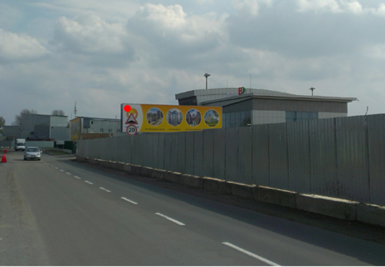 Фото рекламной плоскости по адресу Площадь перед входом/въездом в Терминала (Терминал В)