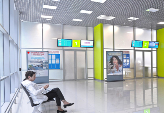 Фото рекламной плоскости по адресу Зал проверки авиа безопасности, 2 этаж  (Терминал А)