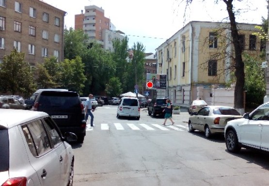 Фото рекламной плоскости по адресу Немировича-Данченко ул., 2 - Алмазова ул. (бывш. Кутузова ул.) (BackLit)