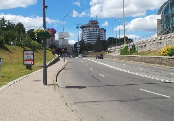 Фото рекламной плоскости по адресу Аллея Героев Крут, 130 м. до Славы пл.