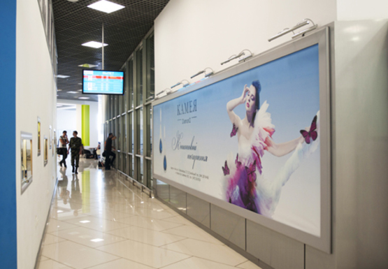 Фото рекламной плоскости по адресу Зал ожидания вылетов, 2 этаж  (Терминал А)