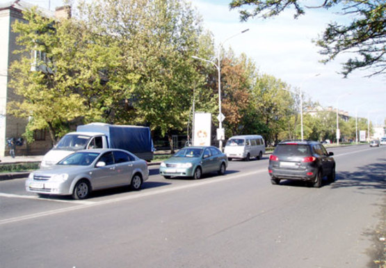 Фото рекламной плоскости по адресу Богоявленский пр. - перед ост.Молодогвар. (ПОД БАННЕР)