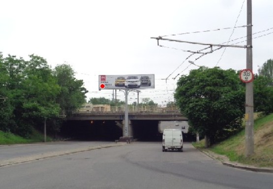 Фото рекламной плоскости по адресу Дальницкая ул., возле ЖД моста