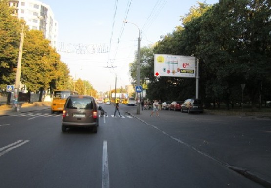 Фото рекламной плоскости по адресу Киевская ул., 26 в районе остановки "Автовокзал"