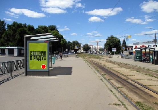 Фото рекламной плоскости по адресу Московский пр., 94 (остановка)