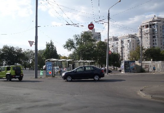 Фото рекламной плоскости по адресу Университетская ул. - Кузнечная ул. (остановка)