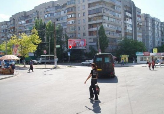 Фото рекламной плоскости по адресу Лавренева ул. - Святых Кирилла и Мефодия ул.