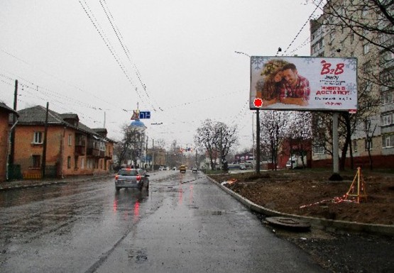 Фото рекламной плоскости по адресу Героев Чернобыля ул., 1, к центру