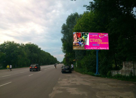Фото рекламной плоскости по адресу Киевское шоссе, 131 (въезд в город)