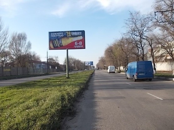 Фото рекламной плоскости по адресу Южное шоссе, автосалон, разделитель, к Металлургов